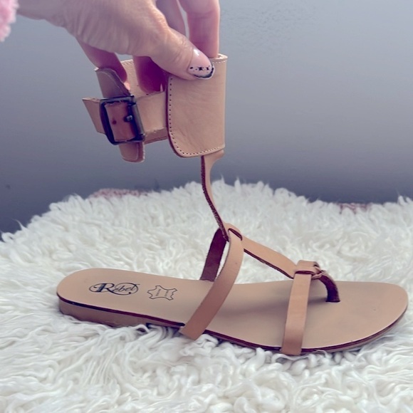 Super Cute & Stylish Rebel Tan Leather Gladiator Sandals with Ankle Cuff!ππ©΄π - Picture 5 of 9